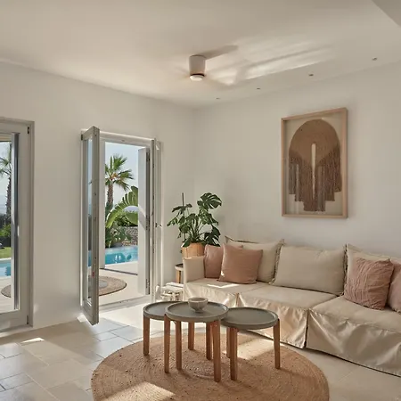 Mando Seaside Villa Naousa (Paros)