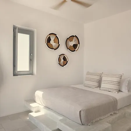 Mando Seaside Naousa (Paros)
