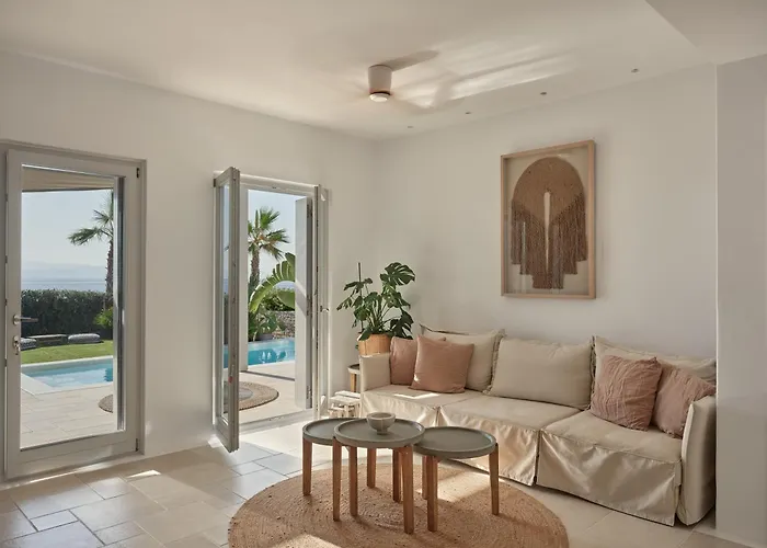 Mando Seaside Villa Naousa (Paros)