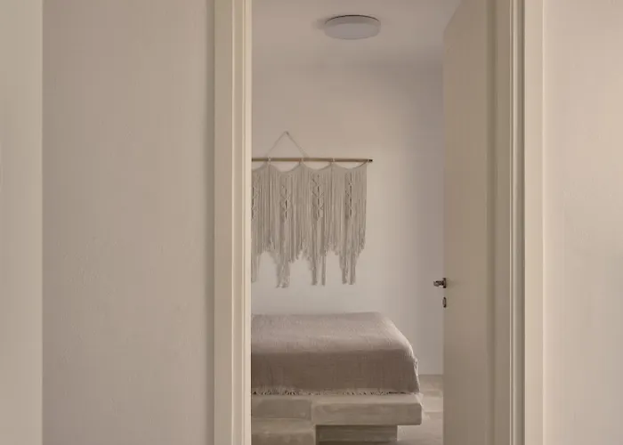 Mando Seaside Naousa (Paros)