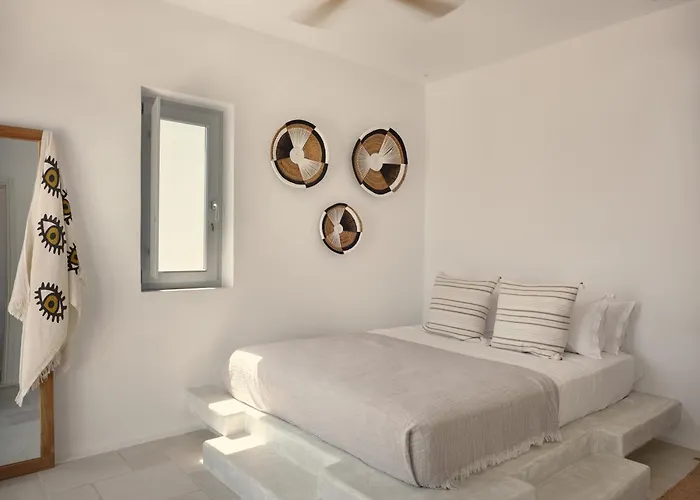 Mando Seaside Naousa (Paros)