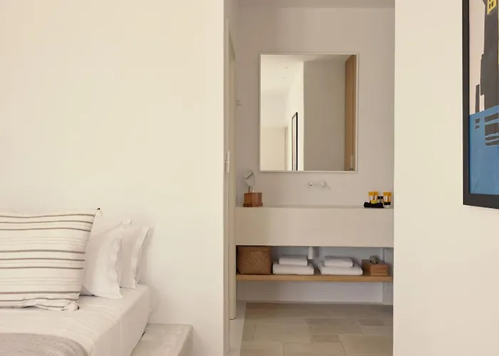 Mando Seaside Villa Naousa (Paros)